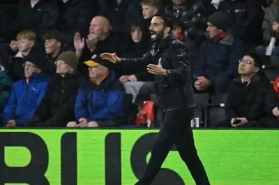Chuyến trở lại nước Anh của cựu HLV Man Utd thành cơn 'ác mộng'