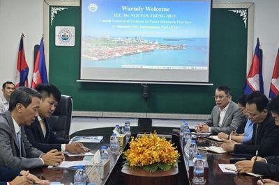 Tổng Lãnh sự Nguyễn Trung Hiếu chào xã giao lãnh đạo và khảo sát Cảng Tự trị Sihanoukville (PAS), Campuchia