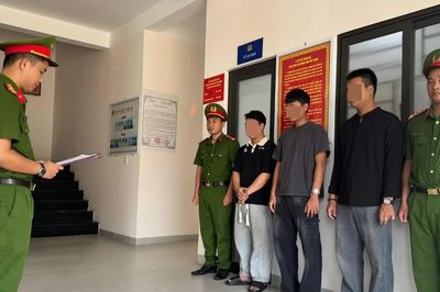 Mâu thuẫn tại quán nhậu, dùng vũ lực khống chế người định trình báo công an