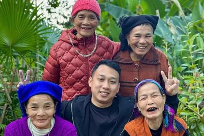 Đưa nụ cười người già lên mạng, chàng trai Tuyên Quang thu trăm triệu đồng mỗi tháng