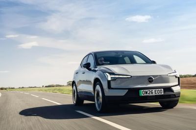 Volvo tăng tốc trong cuộc đua xe tự lái
