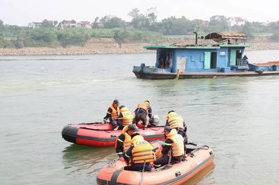 Vụ mẹ ôm con nghi nhảy cầu Vĩnh Phú: Tìm thấy thi thể cháu bé 2 tuổi