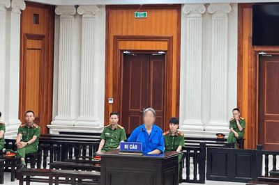 Người phụ nữ dùng dao chém chồng và con riêng của chồng