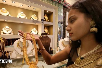 Giá vàng mất ngưỡng 4.000 USD mỗi ounce khi chứng khoán lao dốc