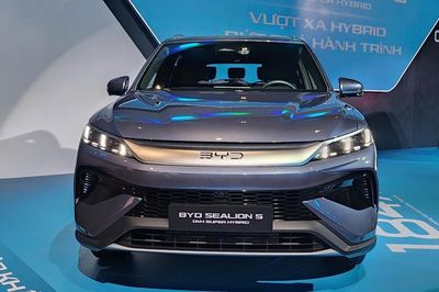 Ô tô PHEV tầm 700 triệu đồng, chọn Geely EX5 hay BYD Sealion 5?