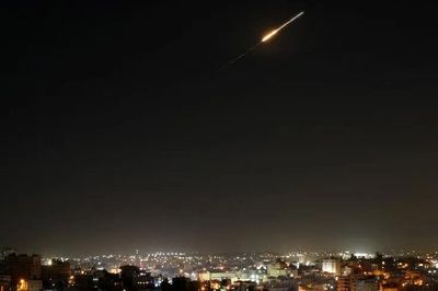 Saudi Arabia đánh chặn tên lửa Houthi, Ai Cập cân nhắc hỗ trợ quân sự
