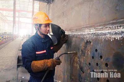Người thợ hàn giỏi nghề, say mê sáng tạo