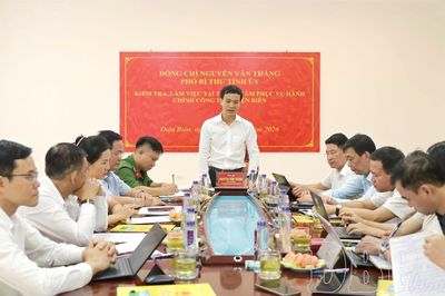 Phó Bí thư Tỉnh ủy Nguyễn Văn Thắng làm việc với Trung tâm Phục vụ hành chính công tỉnh