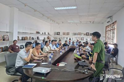 Phòng Cảnh sát PCCC và CNCH Công an thành phố Đồng Nai tổ chức tuyên truyền, huấn luyện và thực tập phương án chữa cháy, cứu nạn, cứu hộ tại doanh nghiệp