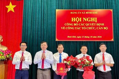 Bình Khê công bố các quyết định về tổ chức, cán bộ