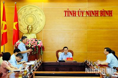 Đồng chí Phó Bí thư Thường trực Tỉnh ủy làm việc với lãnh đạo các cơ quan chuyên trách tham mưu, giúp việc Tỉnh ủy