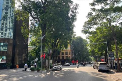 Hà Nội cấm ô tô rẽ trái tại nút giao Lê Đại Hành - Mai Hắc Đế giờ cao điểm