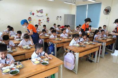 Chưa nhất trí ưu đãi thuế với dịch vụ cung cấp suất ăn trường học, bệnh viện