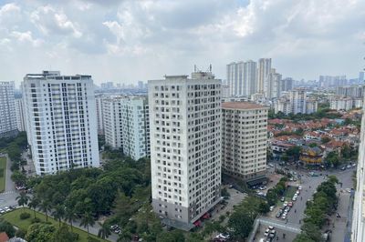 Căn hộ giảm thanh khoản, giá bán vẫn neo cao: Ai đang giữ thế khó?