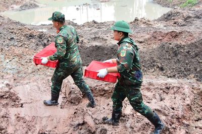 Tiếp tục phát hiện, quy tập thêm 12 hài cốt liệt sĩ tại Công viên Lê Thị Riêng