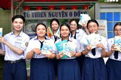 'Tủ thiện nguyện 0 đồng' và một cách gieo mầm tử tế ở trường học