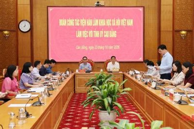 Phó Bí thư Tỉnh ủy Vũ Hồng Quang: Tạo điều kiện thuận lợi cán bộ nghiên cứu khoa học thực tế tại tỉnh
