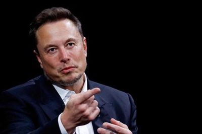 Tỷ phú Elon Musk tính toán khả năng hợp nhất SpaceX với Tesla
