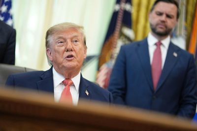 Ông Trump thông báo Starlink ở Ukraine được khôi phục