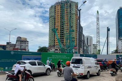 Phân luồng từ xa phục vụ thi công cầu vượt nút giao Nguyễn Chí Thanh