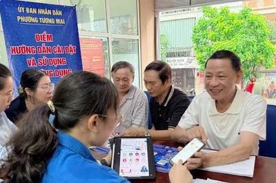 Chợ số, hộ kinh doanh 'một chạm': Khi kinh tế số len vào từng ngõ nhỏ
