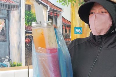 Đồ ăn, thức uống 'siêu dài' trở thành xu hướng mới, giới trẻ tò mò
