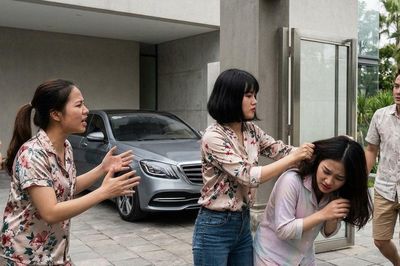 Hùng hổ đi đánh ghen, tôi nhận cái tát trời giáng rồi chết lặng khi biết thân phận thật của nhân tình