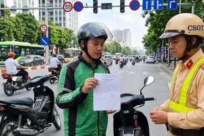 Chỉ cần có giấy hẹn cấp, đổi bằng lái người điều khiển phương tiện vẫn tiếp tục được lái xe?