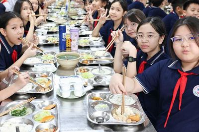 Hà Nội chốt mức trần tiền ăn bữa trưa bán trú