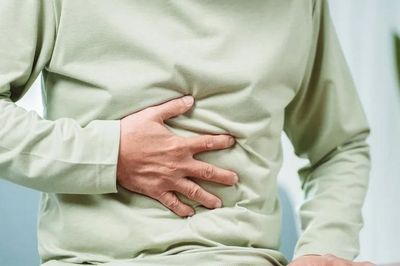 Vì sao người cao tuổi dễ bị táo bón?