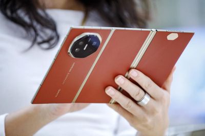 Ai thua cuộc khi điện thoại tăng giá?