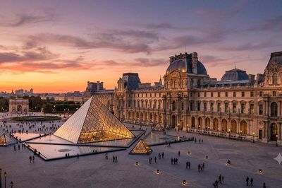 Paris đóng cửa các bảo tàng, huy động lực lượng lớn cảnh sát