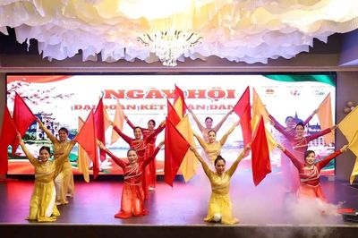 Ngày hội Đại đoàn kết tại Hungary: Gắn kết thế hệ, giữ gìn bản sắc dân tộc
