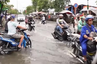[Video] TP Hồ Chí Minh cảnh báo triều cường vượt báo động 3