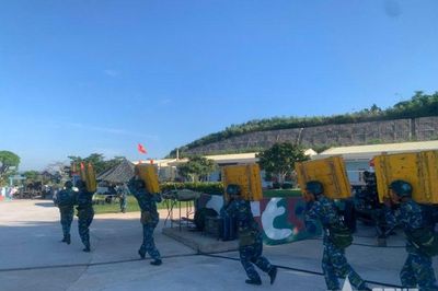 Chỉ huy Sư đoàn 375 giao nhiệm vụ, động viên cán bộ, chiến sĩ trước diễn tập bắn đạn thật