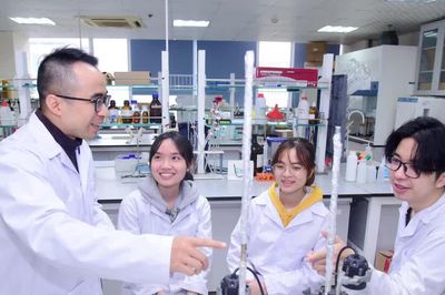 Làm sao để sinh viên hưởng lợi thực chất, xứng đáng với mức học phí tăng cao?