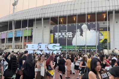 Người hâm mộ BigBang náo nhiệt trước giờ diễn, giá vé được 'hét' gấp 3