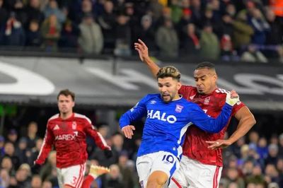 Nottingham Forest vuột chiến thắng ở Ngoại hạng Anh