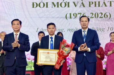 Thứ trưởng Bộ GD&ĐT Đoàn Trung Kiên dự lễ kỷ niệm 50 năm Trường Đại học Đà Lạt