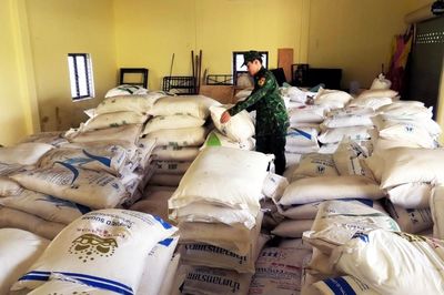 Đồn Biên phòng cửa khẩu quốc tế Lao Bảo thu giữ hơn 36 tấn đường kính nhập lậu