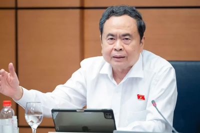 Chủ tịch Quốc hội: Phân cấp mạnh nhưng không nới lỏng kỷ cương pháp luật