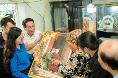 Tuổi trẻ Hải Phòng trao tặng 100 ảnh phục dựng liệt sĩ