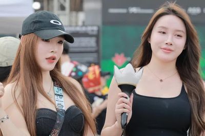 Mỹ Đình vỡ trận vì visual quá đỉnh của giới trẻ