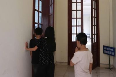 Tiếng gọi 'bố ơi' xé lòng giữa phòng xử án