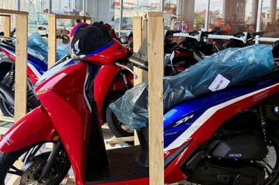 Honda SH150i bản giới hạn HRC về đại lý, giá từ 250 triệu đồng