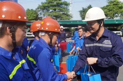 Bí thư thứ nhất Trung ương Đoàn thăm, làm việc với thanh niên công nhân ngành Than