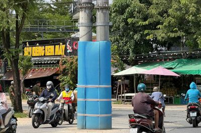 Hai thanh niên bị người mặc áo xe ôm công nghệ truy sát