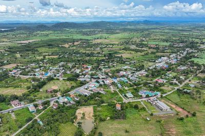 Chị gái không ký giấy chia thừa kế, em trai vẫn được sang tên 4 thửa đất