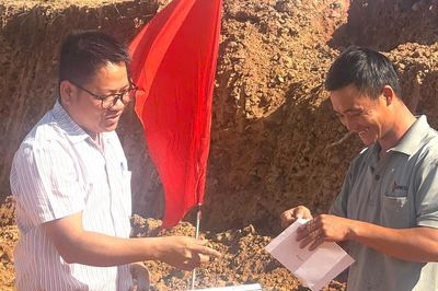 Lần đầu có đất dựng nhà, 12 hộ nghèo ở Đắk Lắk vỡ òa hạnh phúc