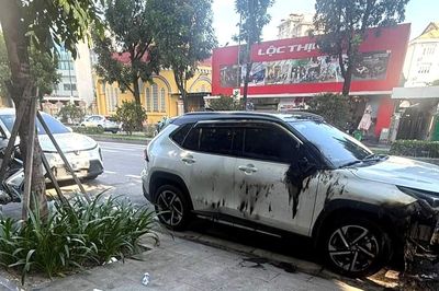 Dấu vết đáng ngờ tại hiện trường vụ ô tô bị cháy ở Huế